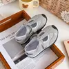 Sapatos Infantis Tênis Esportivo Infantil 2026 Novo Estilo Primavera Super Bonito Malha Simples Malha de Treino Alemã Superfície de Malha Respirável Primavera Verão Estilo Fino