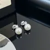 Collar de acero de titanio con perla de circonio blanco natural de lujo ligero transfronterizo europeo y americano para mujer, cadena de clavícula sencilla y elegante que combina con todo, venta al por mayor
