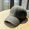 Boné de beisebol macio com aba curva, estilo americano, desgastado, lavado e desbotado, emagrecedor e rejuvenescedor, moderno, bordado, versátil, para mulheres no outono e inverno