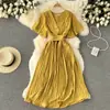 Vestido Longo de Chiffon Plissado Estilo Francês Slim-fit Longo Estilo Férias Cor Sólida Elegante Decote V Novo Vestido Estilo Francês