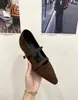 Nuevos zapatos Mary Jane retro de estilo francés con estampado de leopardo y punta fina para mujer, con un diseño de una sola tira y un discreto tacón interior para mayor altura.