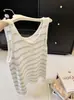 Camiseta sin mangas clásica de rayas ajustada para mujer, nuevo estilo de verano 2026, agradable para la piel, transpirable, adecuada tanto para llevar sola como debajo de otra prenda, top sin mangas