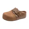 Chinelos com Solado Grosso Aumentador de Altura de 5cm Bico Fechado para Uso Externo Feminino 2026 Nova Coleção de Outono Meio Chinelos Fivela de Metal Estilo Birkenstock