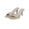 Sandalias de tacón alto de charol para mujer, nuevo estilo británico de verano 2026, tacones de aguja de punta cuadrada, sandalias de talla grande para mujer para uso en exteriores