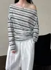 Camiseta Ligera de Manga Larga con Hombros Descubiertos y Protección Solar para Mujer~ Estilo Coreano Verano Delgado Rayas Diagonales en el Hombro Top 2008