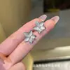 Brincos de Tarraxa Flor de Cinco Pétalas Microcravejados com Zircônia Agulha de Prata S925 Versátil Moda Nicho Exquisitos Frescos Brincos Atacado