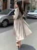 Gabardina blanca de longitud media para mujer, nuevo estilo primavera/otoño 2026, corte petite, estilo coreano, de doble botonadura, con caída fluida