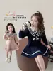 Vestido Suéter de Malha Azul Marinho com Gola College para Meninas, Novo Vestido Princesa Plissado de Manga Longa Infantil Outono/Inverno 2026