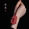 Mina Cruda Cinabrio Arena Dorada Púrpura Colgante Guanyin para Hombre Colgante Bodhisattva Guanyin Benmingfo Collar Fábrica de Origen