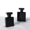 Al por mayor en stock 30ml botella cuadrada plana de vidrio negro brillante con cierre de bayoneta botella cuadrada para perfume botella secundaria cosmética botella con atomizador