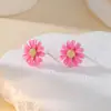 Accesorios populares europeos y americanos aretes de flor de margarita para mujer nicho simples frescos versátiles color aretes de flor aretes
