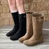Botas de Plataforma com Fivela em Couro Camurçado Femininas Tendência 2026 Início do Outono Petite Versátil Emagrecedoras Botas de Moda Ocidental