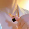 Nuevo Collar de Trébol de Cuatro Hojas Negro 2023 para Mujer Diseño Avanzado Pequeña Cadena para Clavícula de Acero de Titanio Sin Caerse