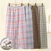 Pantalones de pijama de algodón puro para mujer, finos y holgados, adecuados para usar fuera, para madres de mediana edad, pantalones caseros de cuadros 100% algodón, estilo fino de verano