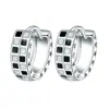 Pendientes románticos de tablero de ajedrez, tendencia de moda para mujer, hebilla de oreja de estrella a cuadros en blanco y negro para damas, joyería de alta gama que combina con todo.