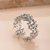 Anillo de pareja hueco de tres líneas de presión de aceite de acero inoxidable estilo ins transfronterizo diseño de nicho anillo abierto de acero de titanio
