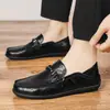 20138 sapatos de algodão masculinos casuais de couro outono para dirigir sapatos baixos leves plus size preguiçosos sapatos de feijão britânicos