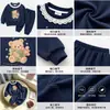 Conjunto de outono para meninas 2026 novo estilo infantil super fofo desenho animado renda moletom outono moderno casual conjunto de duas peças