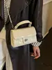 Elegante y sencillo bolso Kelly estilo francés para mujer, nuevo bolso versátil 2026 para hombro y cruzado, adecuado para ir al trabajo y uso casual, moderno bolso pequeño cuadrado
