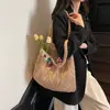 Bolsa tejida casual de moda de verano 2025 Nueva llegada Bordada Vacaciones en la costa Bolsa de algodón y lino Bolso de hombro moderno para mujer