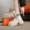 Botas estilo Martin britânicas para mulheres, nova coleção outono/inverno 2026, modernas e populares, botas de algodão forradas com fleece, solado grosso, que aumentam a altura, botas curtas para mulheres baixinhas