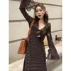 Vestido largo de lunares estilo retro para mujer con escote cuadrado, ribete de volantes, tirantes de amarre, mangas acampanadas y un diseño fluido y elegante adecuado para ir al trabajo.