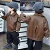 Jaqueta de Couro Masculina 2026 Nova Primavera e Outono Estilo Coreano Legal e Estilosa Roupas Infantis Jaqueta Biker de Primavera Masculina Tendência