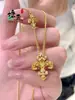 Colar Retro de Alta Qualidade, Pulseira Dourada Flor de Íris, Moda Feminina com Diamantes, Luxo Leve, Elegante, Estiloso, Design de Nicho