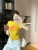 Camiseta de Manga Corta con Cuello Redondo Estampada de Color Puro Estilo Dulce para Mujer Verano 2025 Nuevo Versátil Que Reduce la Edad Delgado Hombro Derecho Top