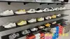 Estante de pared para zapatos estante para bolsas zapatería bandeja para zapatos estante de exhibición multicapa de una sola palabra zapatos para niños zapatos de hombre y mujer estantes para tienda de ropa