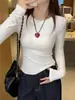 Top de capa interior blanca para mujer, hombro normal, nuevo top de camiseta de manga larga ajustado de moda para principios de otoño de 2026