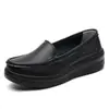 Zapatos de Enfermera Zapatos de Trabajo para Mujer Suela Blanda Zapatos de Cuero Zapatos Blancos para Mujeres Embarazadas Novedad Otoño para Mujer Venta al por Mayor Suela Gruesa Slip-on Zapatos para Mujer