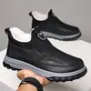 Novos Sapatos de Algodão de Inverno com Forro de Pelúcia, Versáteis e Grossos, Slip-On, Cano Médio, Botas de Neve Quentes, Sapatos Resistentes ao Frio para Pais de Meia-Idade