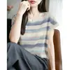 Top de punto de seda helada inspirado en lo vintage con rayas coloridas, moderno y juvenil, camiseta de manga corta fresca y estilizada