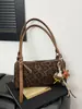 Bolso de Leopardo de Nicho Otoño e Invierno 2025 Nueva Moda Correa Ancha para el Hombro Bolso Cruzado Bolso Cuadrado Pequeño Simple de Alta Gama Maillard
