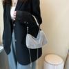 Moda Francesa Bolsa Feminina Bolsa de Ombro Nova Primavera e Verão Bolsa de Mão Textura Bolsa de Ombro Diamante Bolsa Transversal com Corrente de Contas