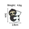 Broche da Série Bicho-Preguiça Fofo de Nicho Insígnia Decorativa em Liga Esmaltada com Formato de Almofada de Banana em Resina