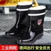 Botas de chuva impermeáveis, resistentes ao desgaste e antiderrapantes, de cano médio, com solas grossas, disponíveis em tamanhos grandes, resistentes a óleo e forradas com fleece para uso no inverno.
