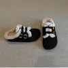 Chinelos preguiçosos de calçar, estilo retrô novo, quentes, de sola grossa, com forro de fleece para outono e inverno, chinelos de fivela dupla 2026 para mulheres