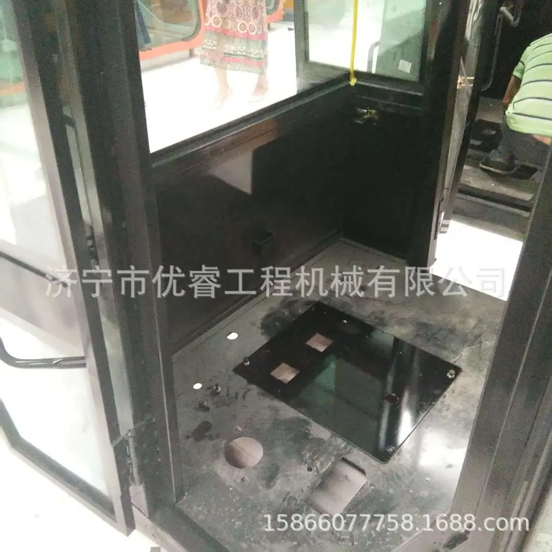 成工530E驾驶室 (6).jpg