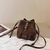 Bolso de mensajero de color contrastante de estilo coreano para mujer, nuevo bolso de moda 2024, bolso de cubo para chica de una sola habitación, bolso de hombro con textura para viajeros