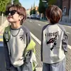 Camiseta de manga larga raglán de algodón puro para niños, nuevo estilo primavera/otoño con estampado color block, moderna y única, adecuada para niños de talla mediana y grande como capa base.