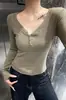 Roupas femininas da moda estilo coreano para outono e inverno de 2026: nova camiseta de botão gola V estilo coreano, top de manga comprida slim fit