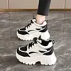Tênis Branco Estilo Guindaste Pai Sapatos Femininos 2026 Novo Estilo Quente Leve Casual Tênis Esportivo Para Pessoas Baixas Solado Especialmente Grosso Aumento de Altura 8CM