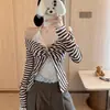 Otoño temprano 2026 nuevo estilo puro deseo chica hot encaje patchwork cuello halter a rayas manga larga camiseta mujer corte ajustado top falso de dos piezas