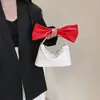 Bolsa de Mão com Laço para Mulheres, Bolsa de Ombro Elegante e Simples para o Dia a Dia, Bolsa Transversal de Corrente Estilo Ins Nicho, Novo Modelo 2025