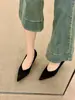 Zapatos de tacón alto estilo francés, zapatos negros de nicho para mujer, nuevo modelo primavera 2026, tacón de cuña, elegantes zapatos de punta para ir al trabajo de socialité