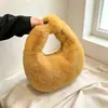 Nuevo Bolso de Peluche Estilo Coreano Ins Bolso Peludo Pelo Sintético de Conejo Nicho Otoño/Invierno Esponjoso Versátil Bolso Dumpling para Mujer