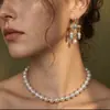 Cadena para Clavícula de Perla de Agua Dulce con Cuentas Acanaladas Gargantilla Retro Francesa Collar con Broche Geométrico Collar Personalizado de Temperamento para Mujer
