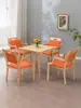Mesas y Sillas de Comedor de Madera Maciza Amigables con la Edad para Residencias de Ancianos y Apartamentos para Personas Mayores. Mesas y Sillas de Comedor Amigables para Personas Mayores. Sillas Amigables para Personas Mayores